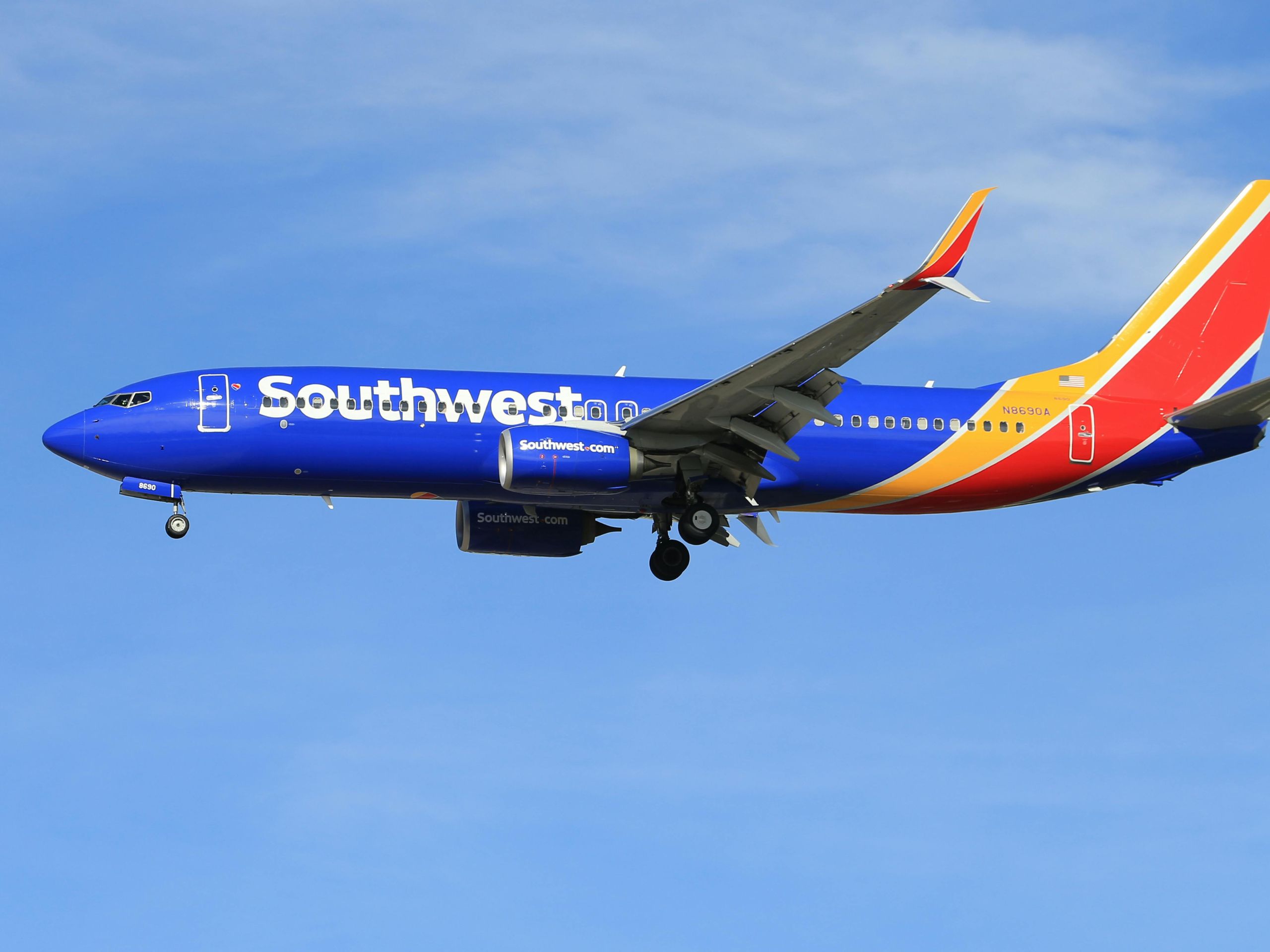 Southwest Airlines Emergency Landing After Windshield Cracks Midair