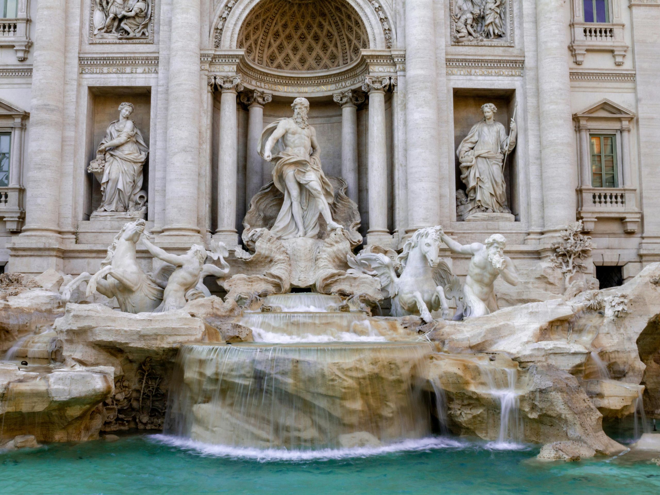 New Zealand Tourist Fined After Diving into Rome’s Trevi Fountain